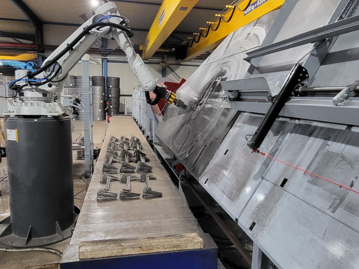 SMR mit hydraulischem Zangensystem über der Arbeitsfläche der PBX